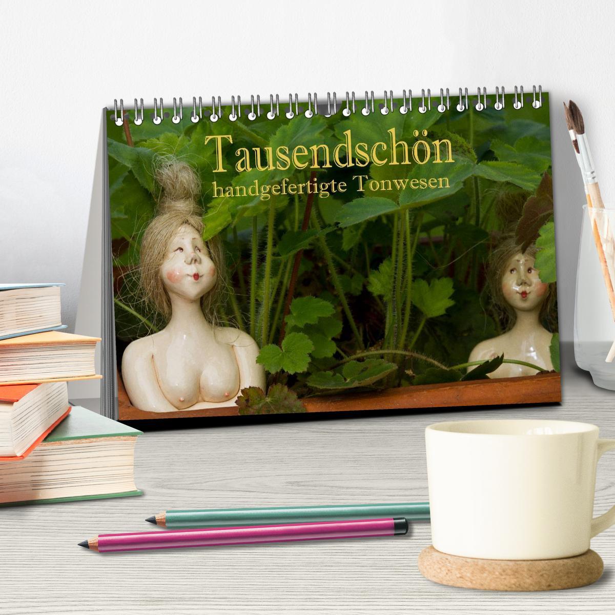 Bild: 9783435469154 | Tausendschön - handgeferigte Tonwesen (Tischkalender 2025 DIN A5...