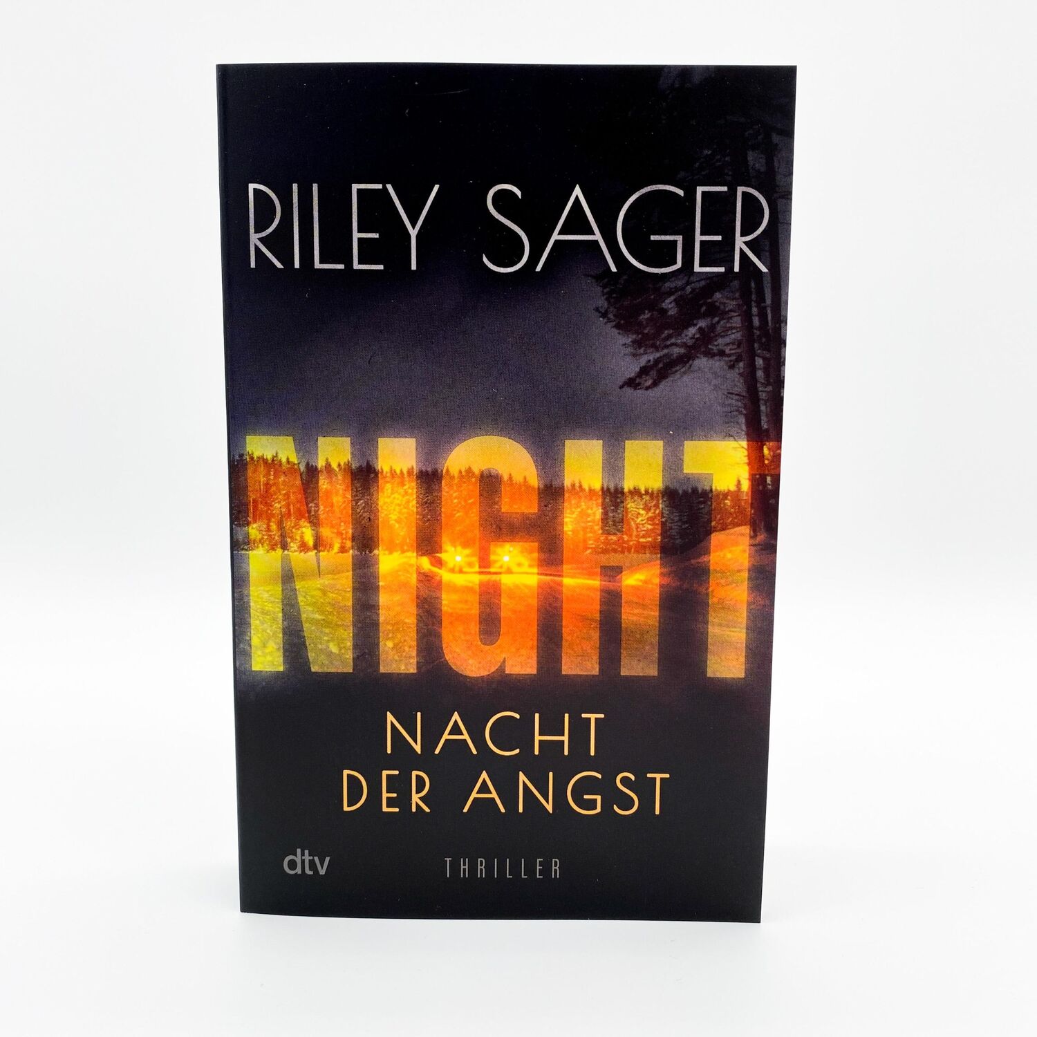 Bild: 9783423220293 | NIGHT - Nacht der Angst | Riley Sager | Taschenbuch | 368 S. | Deutsch