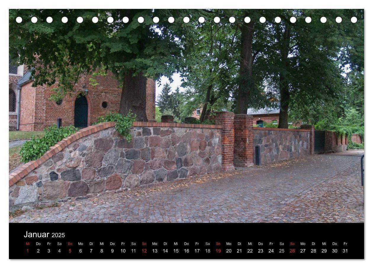 Bild: 9783435760640 | Dorfkirchen in Brandenburg (Tischkalender 2025 DIN A5 quer),...