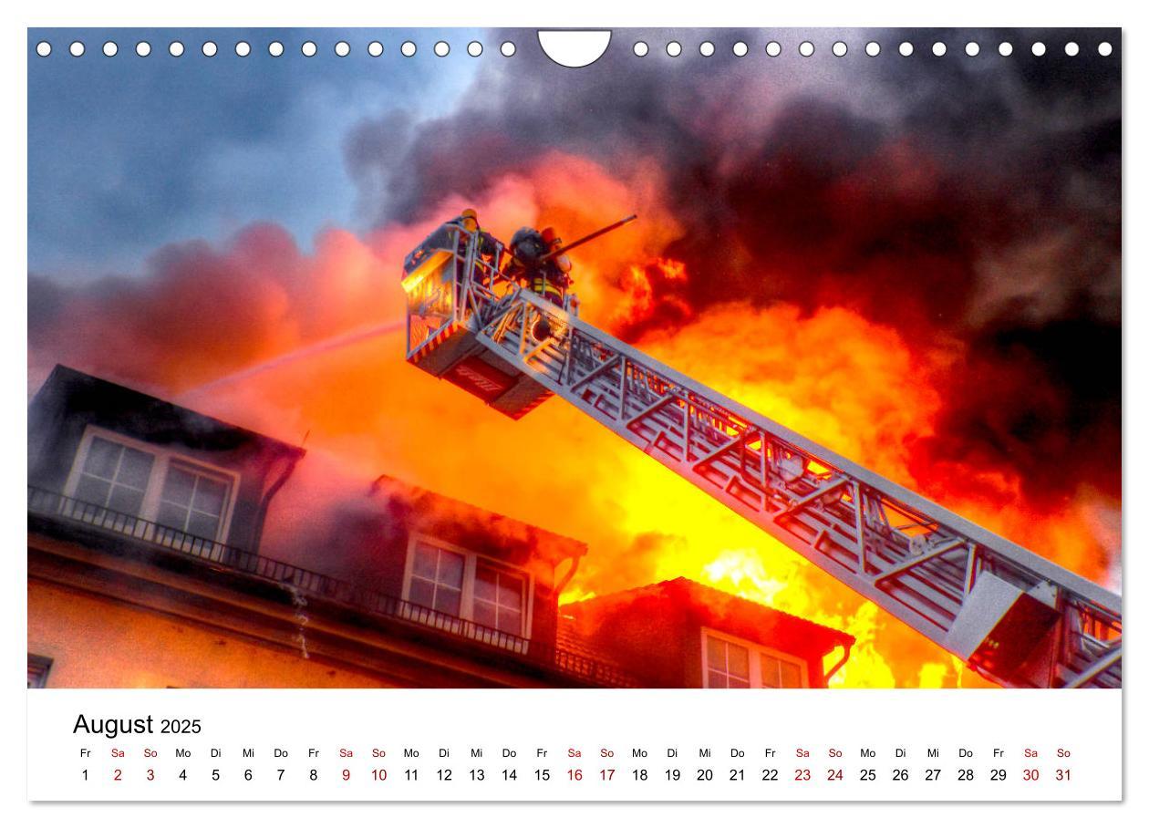 Bild: 9783435121502 | FEUERWEHR IM EINSATZ (Wandkalender 2025 DIN A4 quer), CALVENDO...