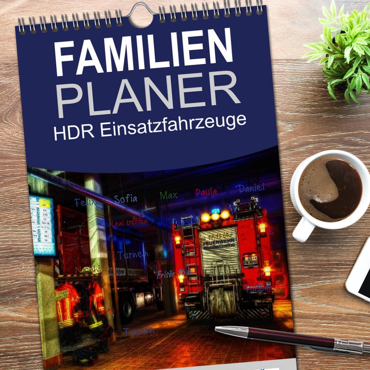 Bild: 9783457118566 | Familienplaner 2025 - HDR Einsatzfahrzeuge mit 5 Spalten...