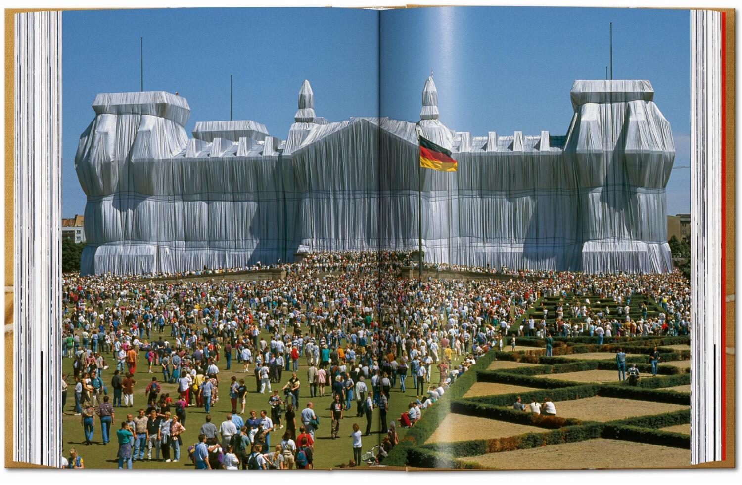 Bild: 9783836580779 | Christo and Jeanne-Claude. 40th Ed. | Christo | Buch | 512 S. | 2020