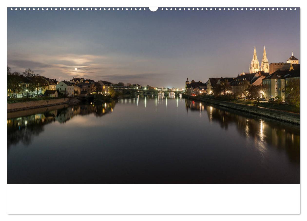 Bild: 9783435374816 | Regensburg bei Nacht (hochwertiger Premium Wandkalender 2025 DIN A2...