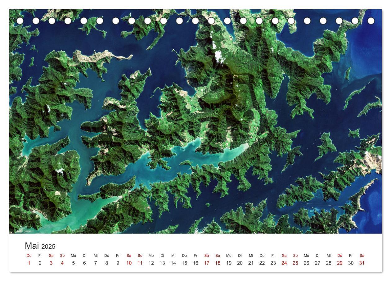 Bild: 9783383933226 | Die Erde aus dem All (Tischkalender 2025 DIN A5 quer), CALVENDO...