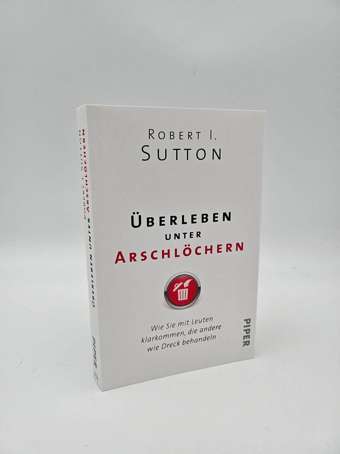 Bild: 9783492317191 | Überleben unter Arschlöchern | Robert I. Sutton | Taschenbuch | 256 S.