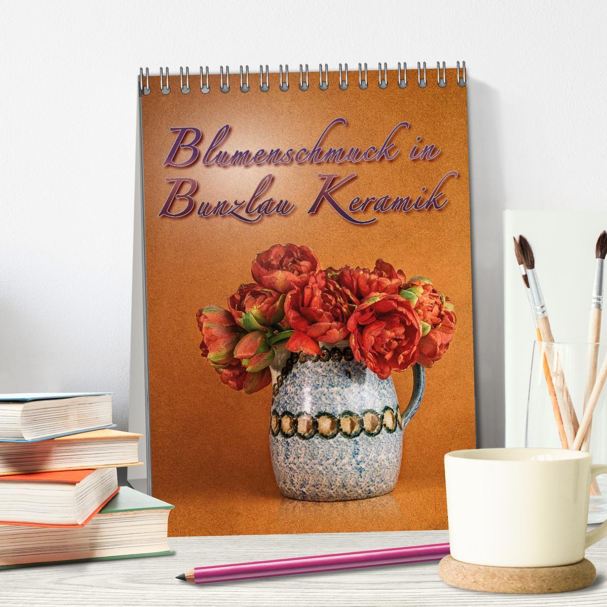 Bild: 9783457048610 | Blumenschmuck in Bunzlau Keramik (Tischkalender 2025 DIN A5 hoch),...