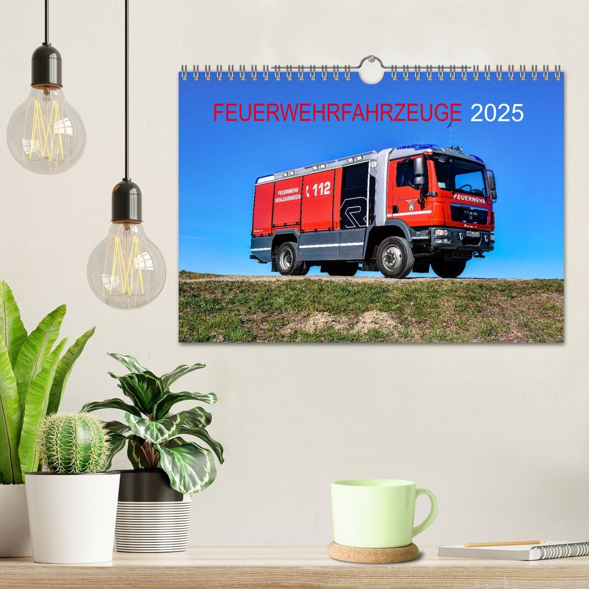 Bild: 9783435338351 | Feuerwehrfahrzeuge (Wandkalender 2025 DIN A4 quer), CALVENDO...