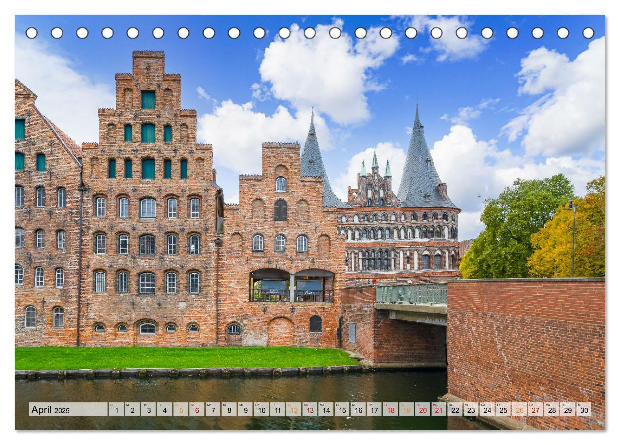 Bild: 9783383902031 | Lübeck Impressionen (Tischkalender 2025 DIN A5 quer), CALVENDO...