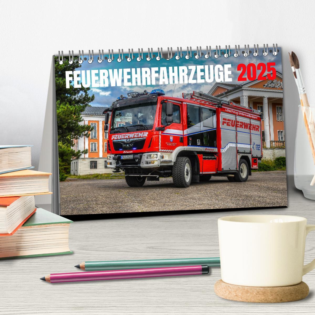 Bild: 9783435036080 | Feuerwehrfahrzeuge (Tischkalender 2025 DIN A5 quer), CALVENDO...