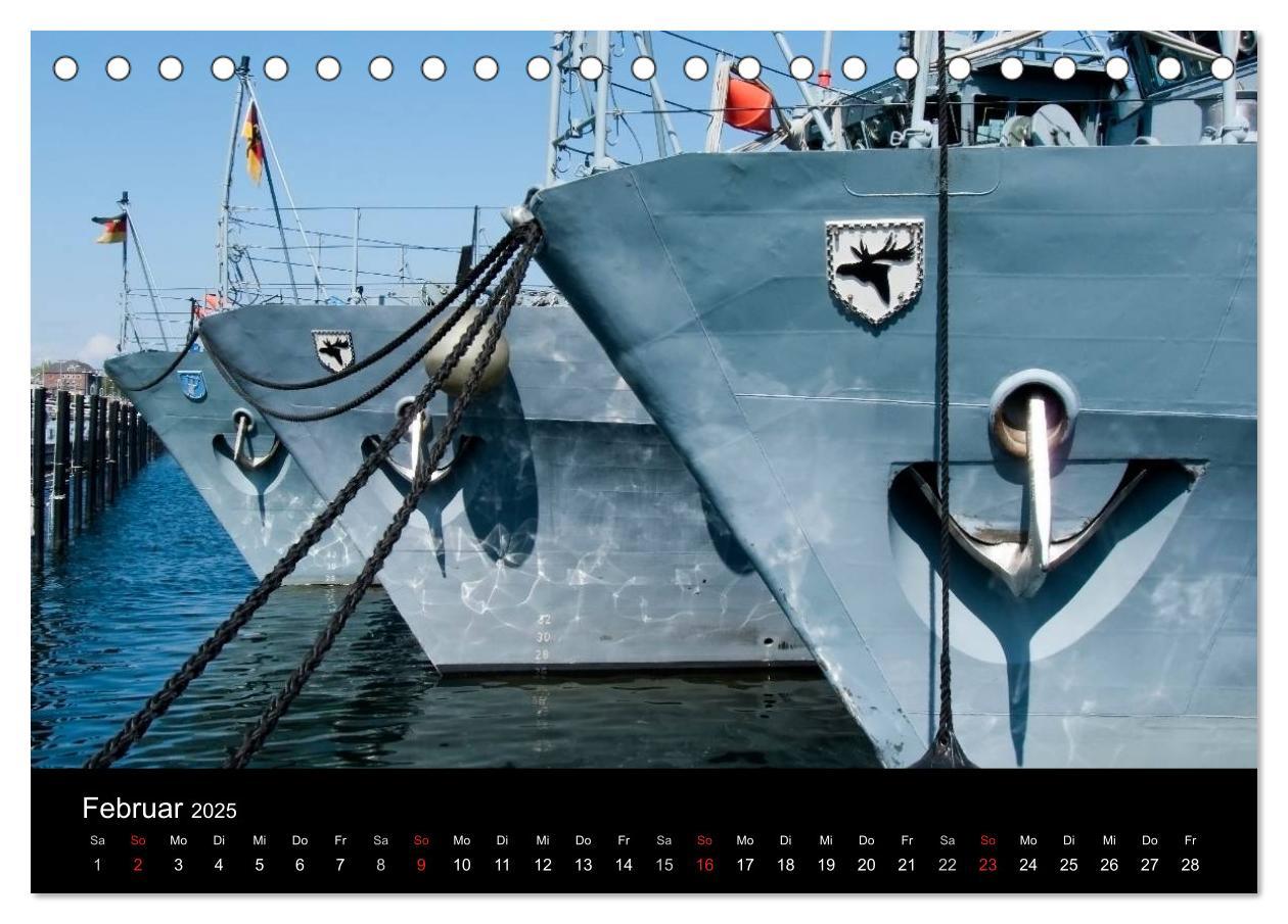 Bild: 9783435732579 | Marinestützpunkt Kiel (Tischkalender 2025 DIN A5 quer), CALVENDO...