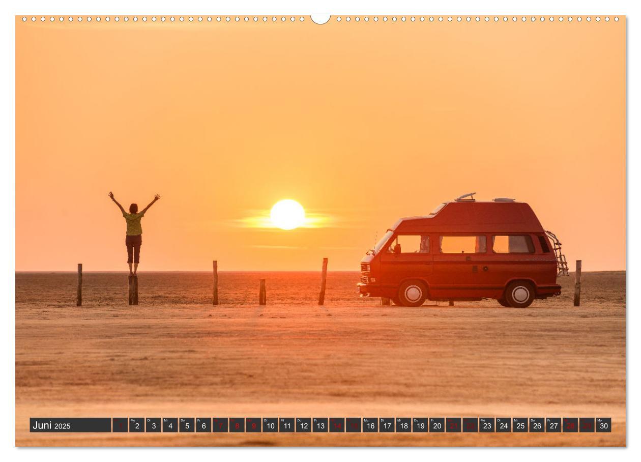 Bild: 9783383982545 | Vanlife - Glücklich auf vier Rädern (Wandkalender 2025 DIN A2...