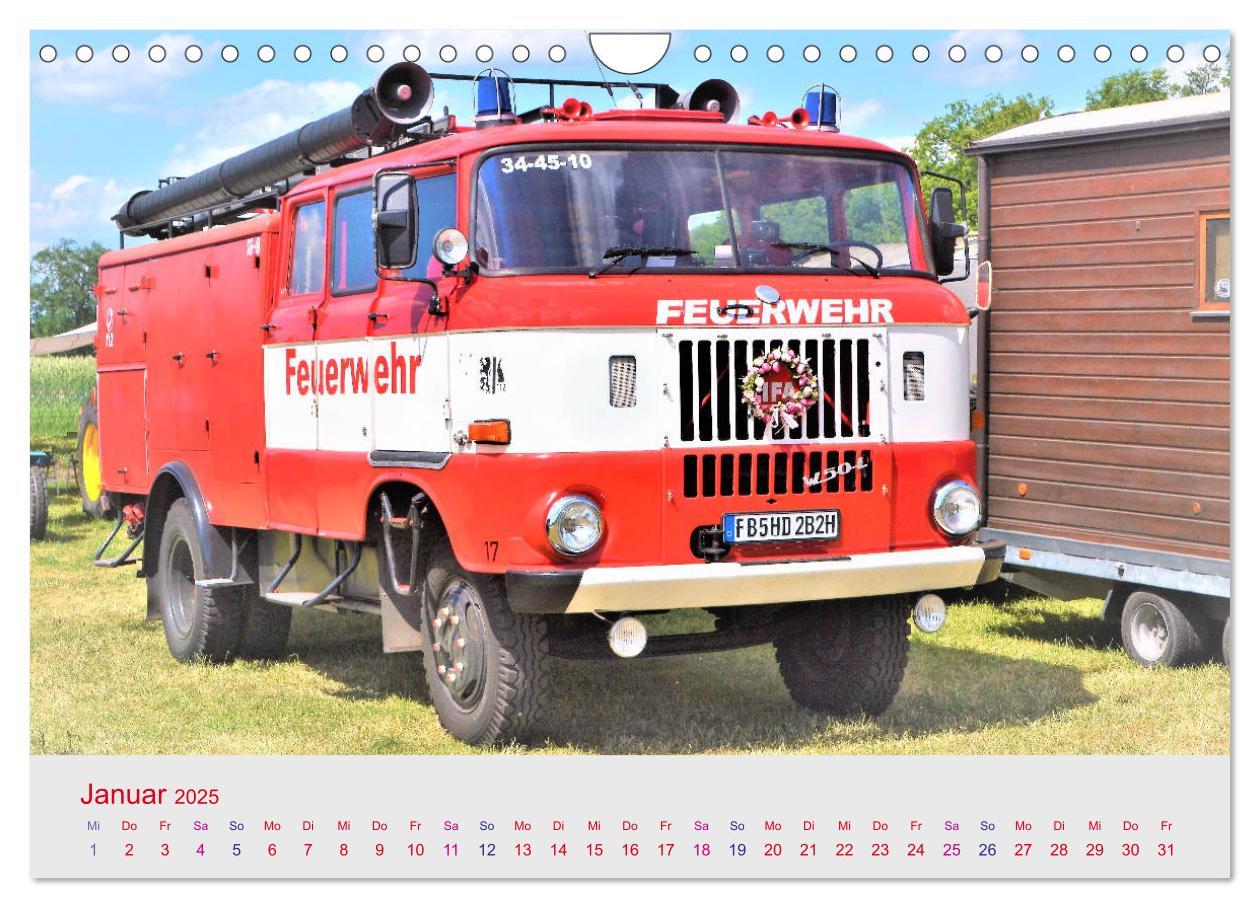 Bild: 9783435213535 | Oldtimer-FEUERWEHR (Wandkalender 2025 DIN A4 quer), CALVENDO...