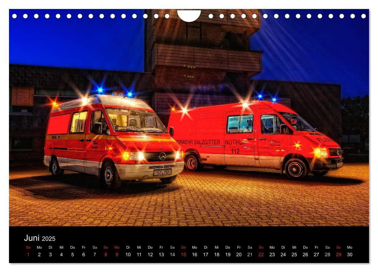 Bild: 9783435829538 | Einsatzfahrzeuge (Wandkalender 2025 DIN A4 quer), CALVENDO...