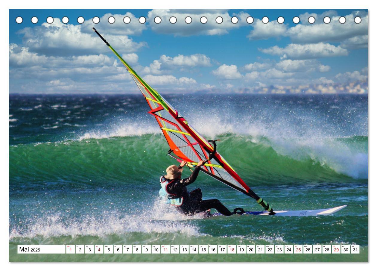 Bild: 9783457147054 | Spektakuläres Wellen- und Windsurfen (Tischkalender 2025 DIN A5...