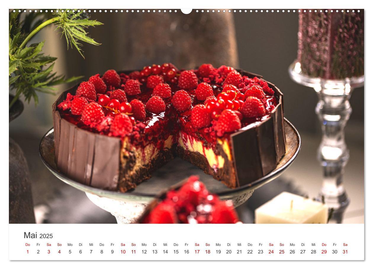 Bild: 9783383927911 | Köstliche Kuchen (Wandkalender 2025 DIN A2 quer), CALVENDO...