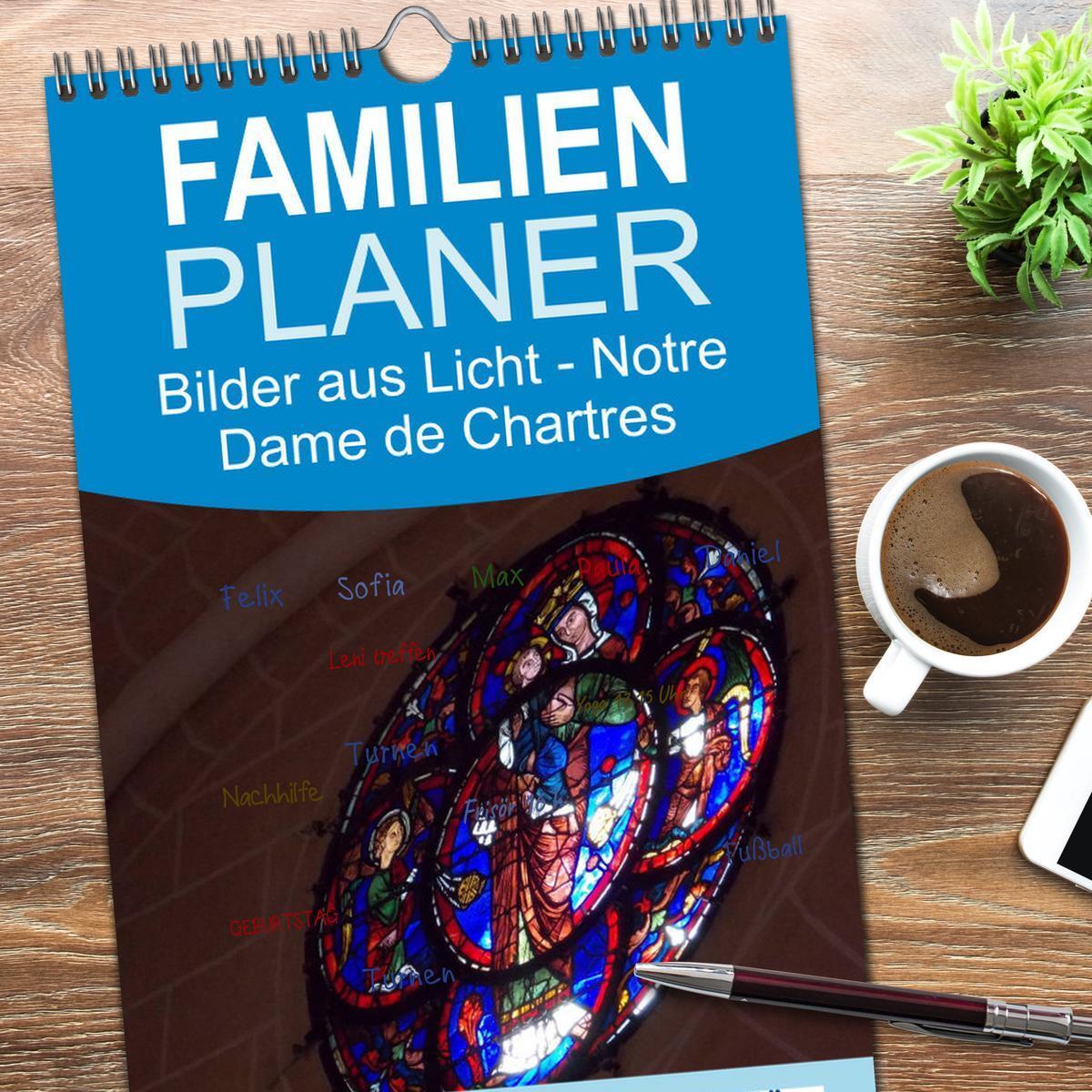 Bild: 9783457112878 | Familienplaner 2025 - Bilder aus Licht - Notre Dame de Chartres mit...