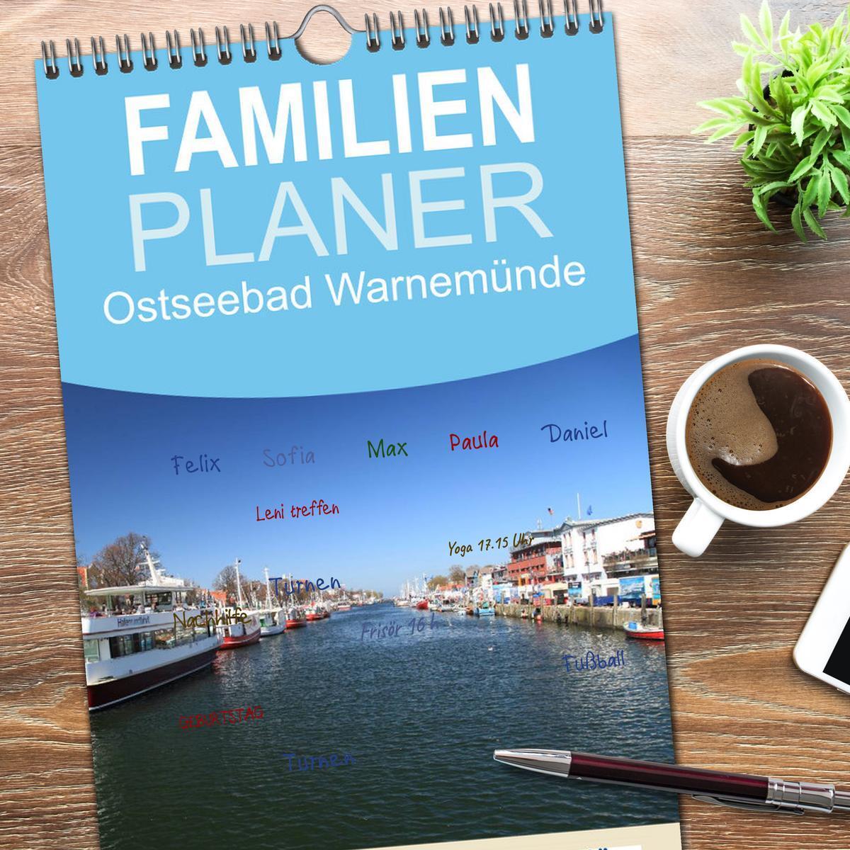 Bild: 9783457114773 | Familienplaner 2025 - Ostseebad Warnemünde mit 5 Spalten...