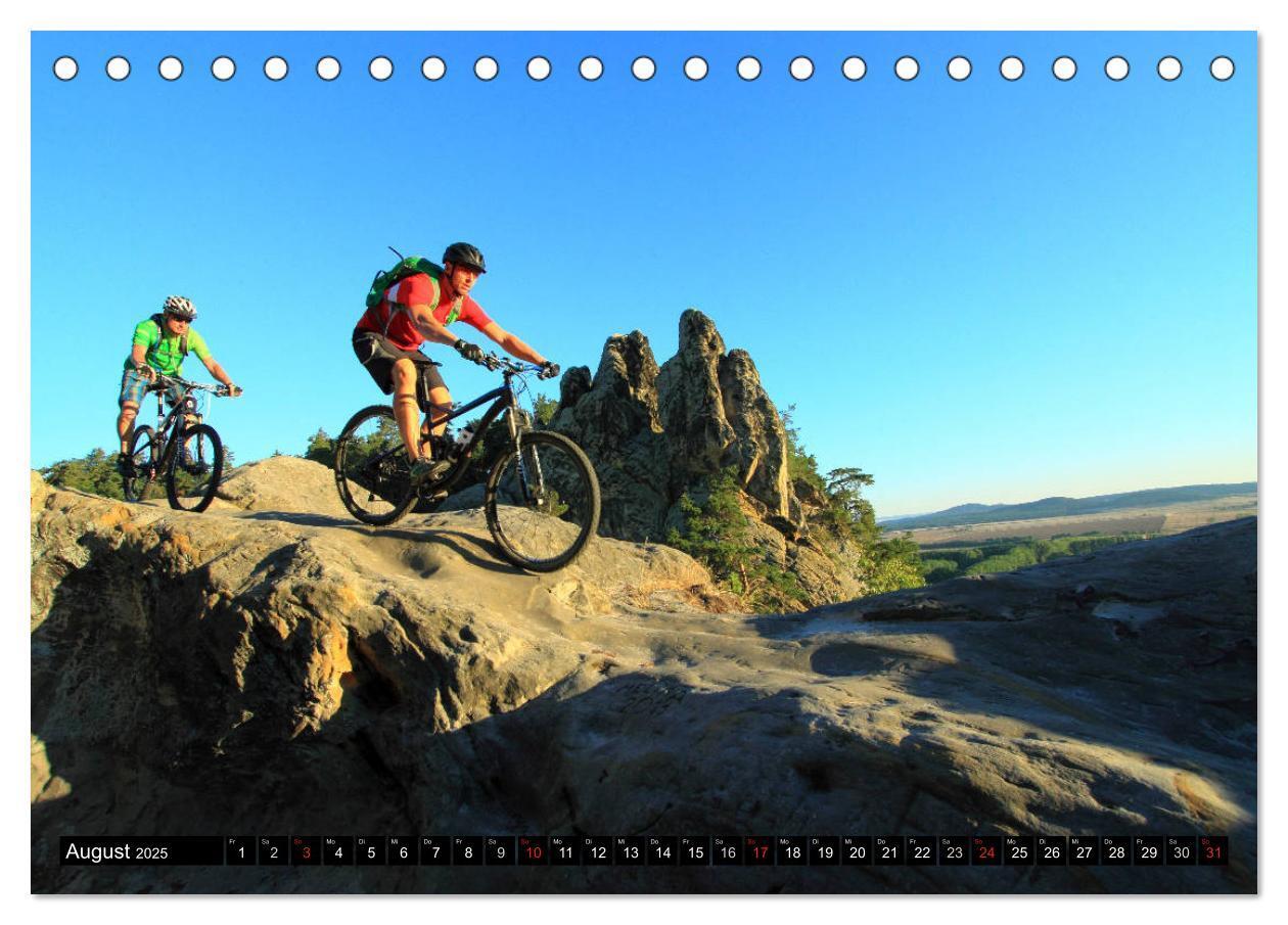 Bild: 9783435352845 | Mountainbike Traumpfade (Tischkalender 2025 DIN A5 quer), CALVENDO...