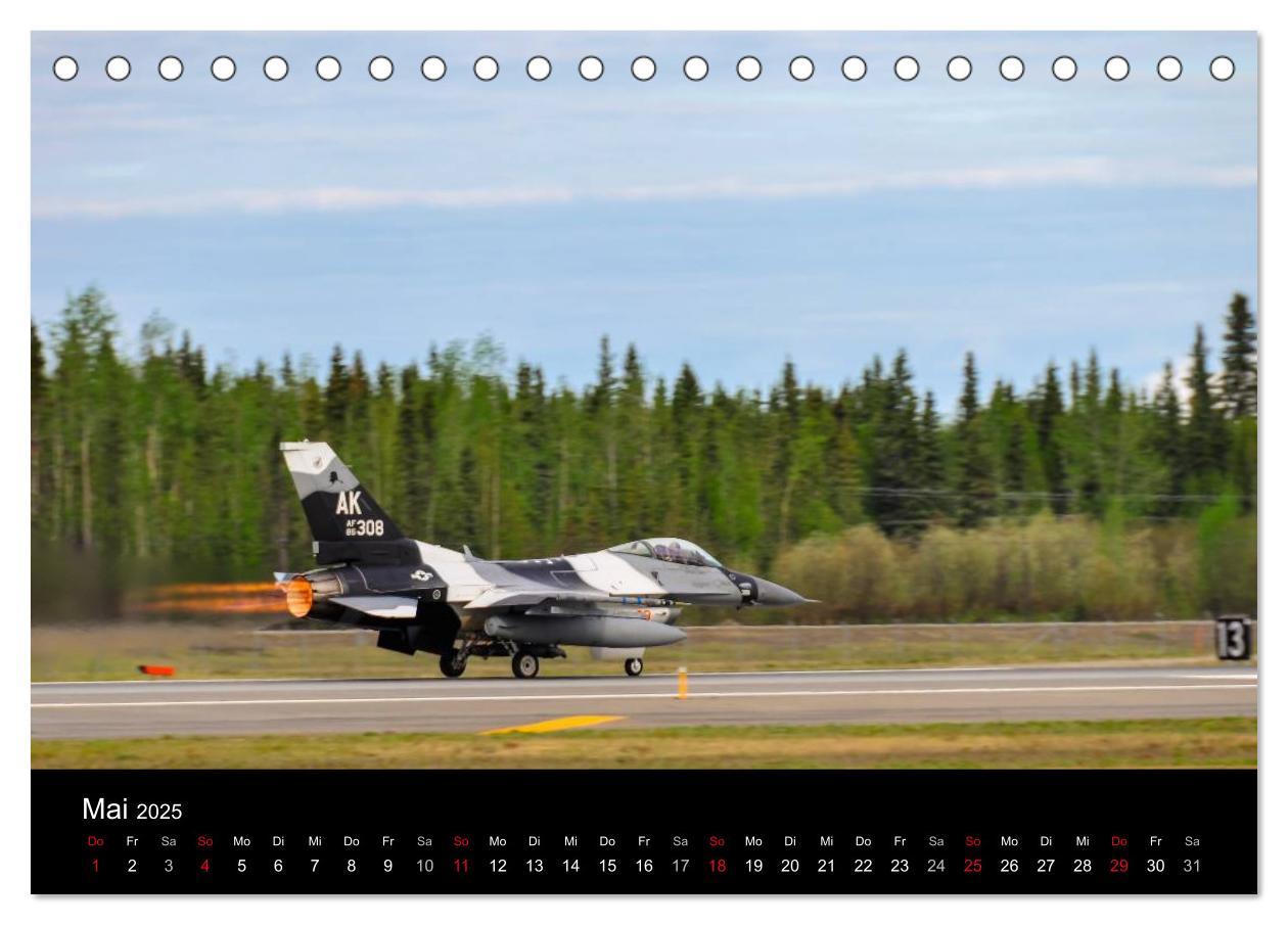 Bild: 9783435728961 | F-16 Fliegende Legende (Tischkalender 2025 DIN A5 quer), CALVENDO...