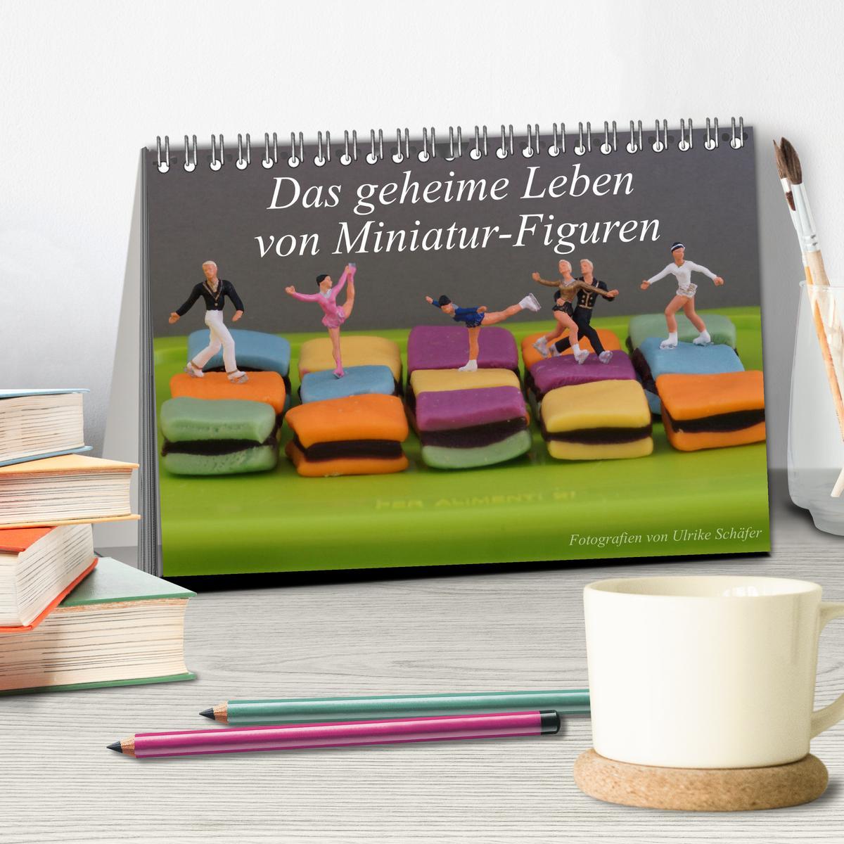 Bild: 9783457224441 | Das geheime Leben von Miniatur-Figuren (Tischkalender 2025 DIN A5...