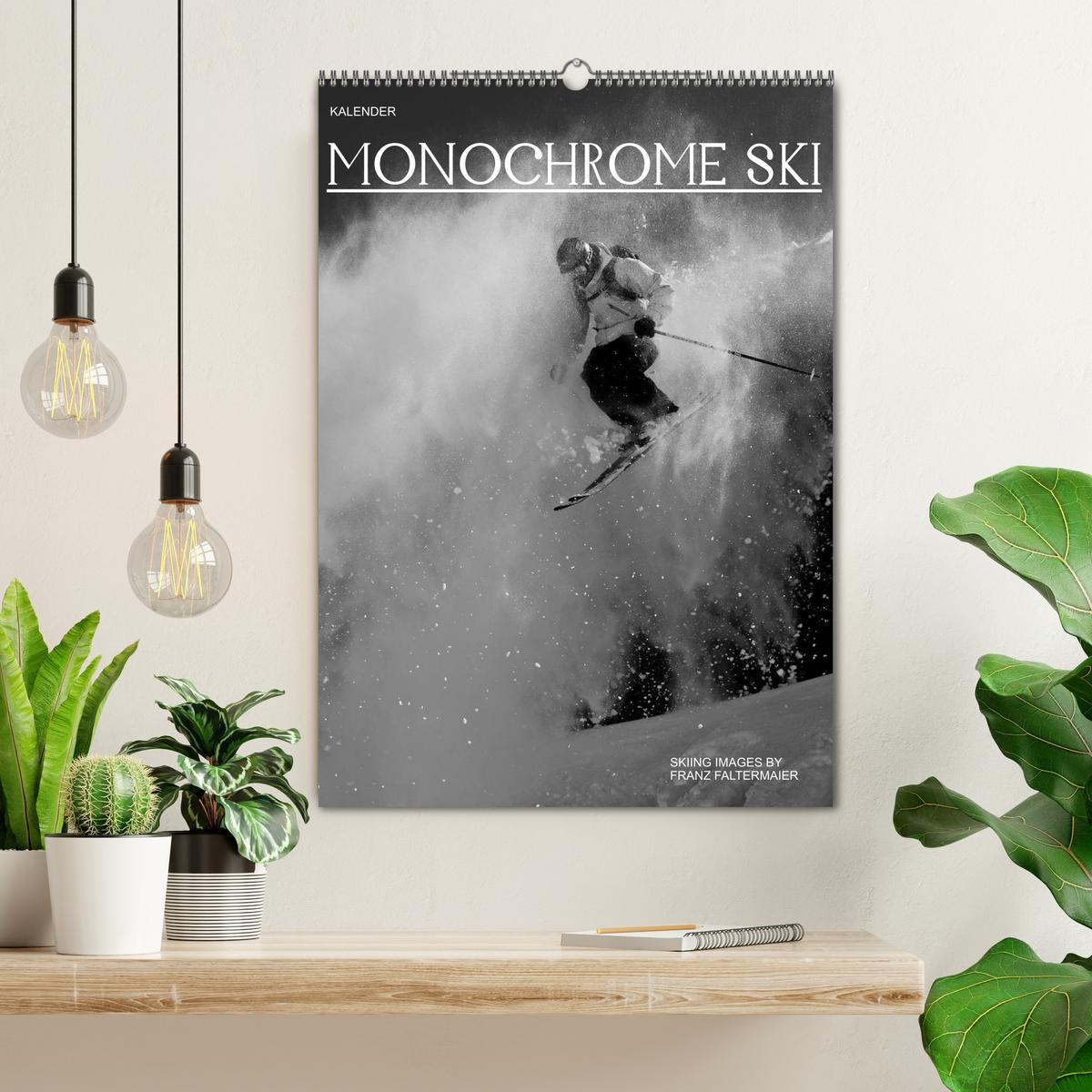 Bild: 9783457084014 | Monochrome Ski (Wandkalender 2025 DIN A2 hoch), CALVENDO...