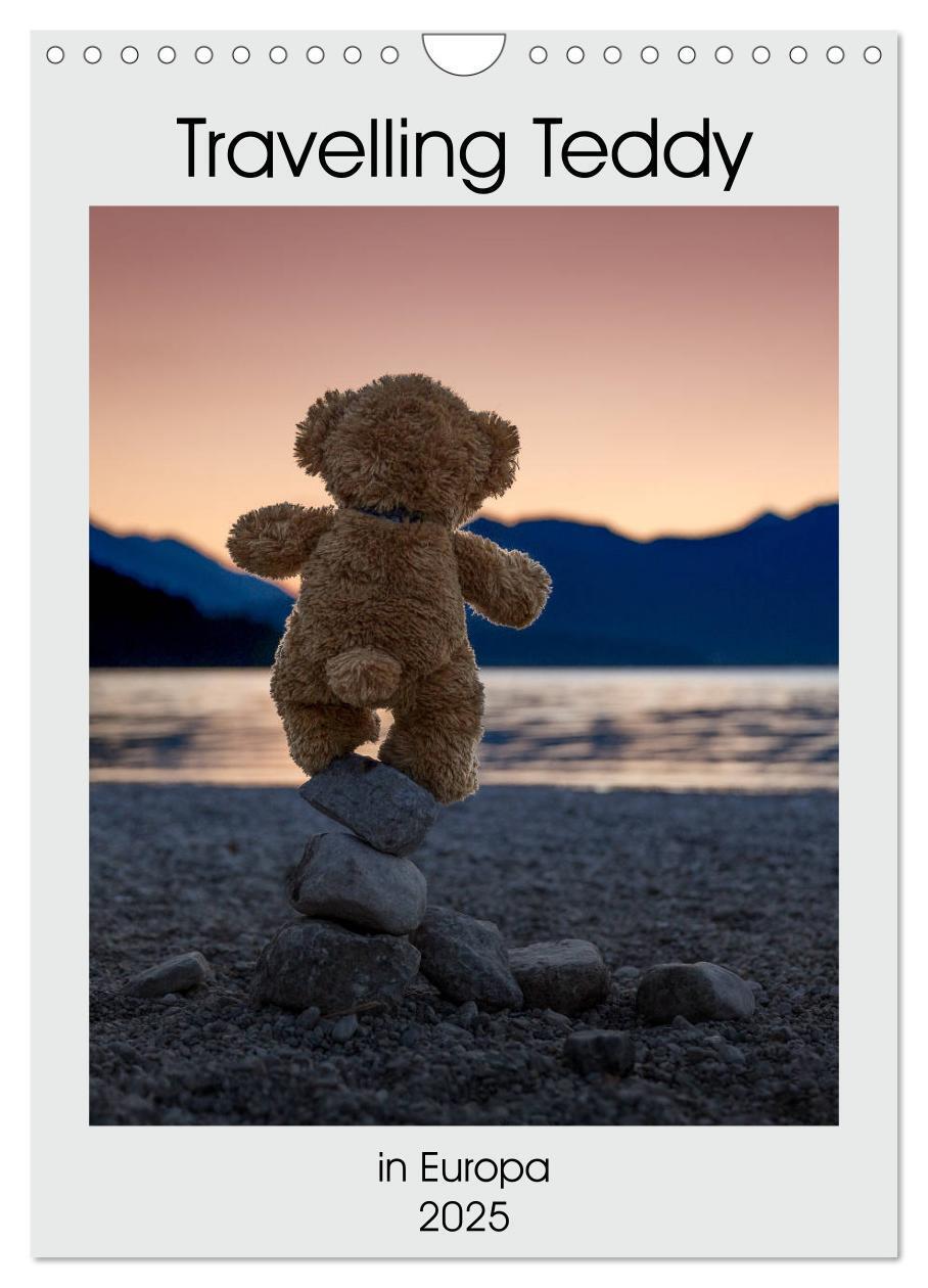 Cover: 9783435985371 | Travelling Teddy in Europa (Wandkalender 2025 DIN A4 hoch),...