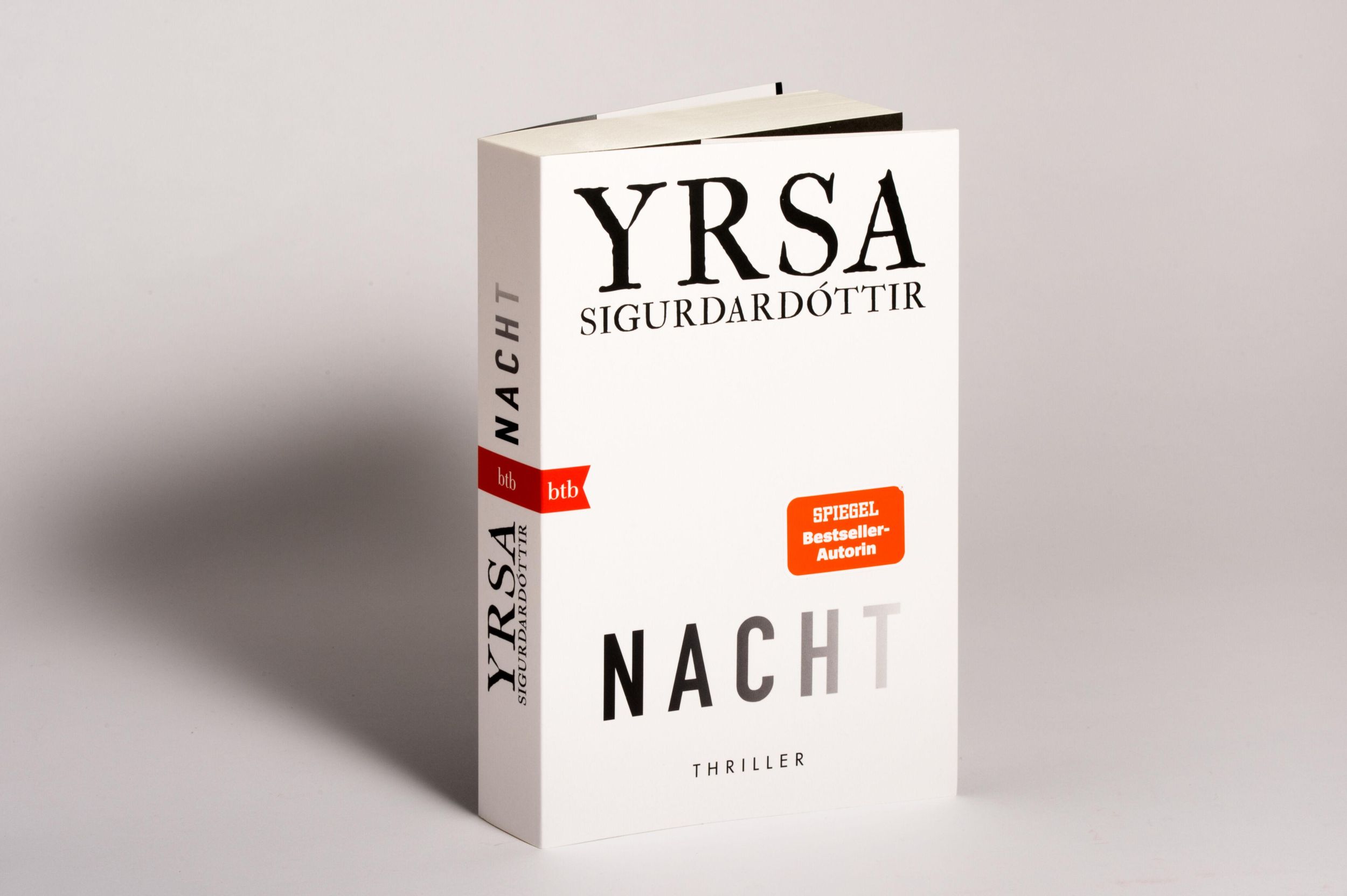 Bild: 9783442762415 | NACHT | Thriller | Yrsa Sigurdardóttir | Taschenbuch | 432 S. | 2023