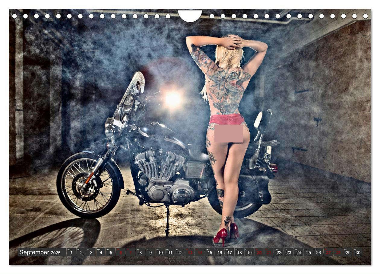 Bild: 9783457142028 | Motorräder und Sexy Girls (Wandkalender 2025 DIN A4 quer), CALVENDO...