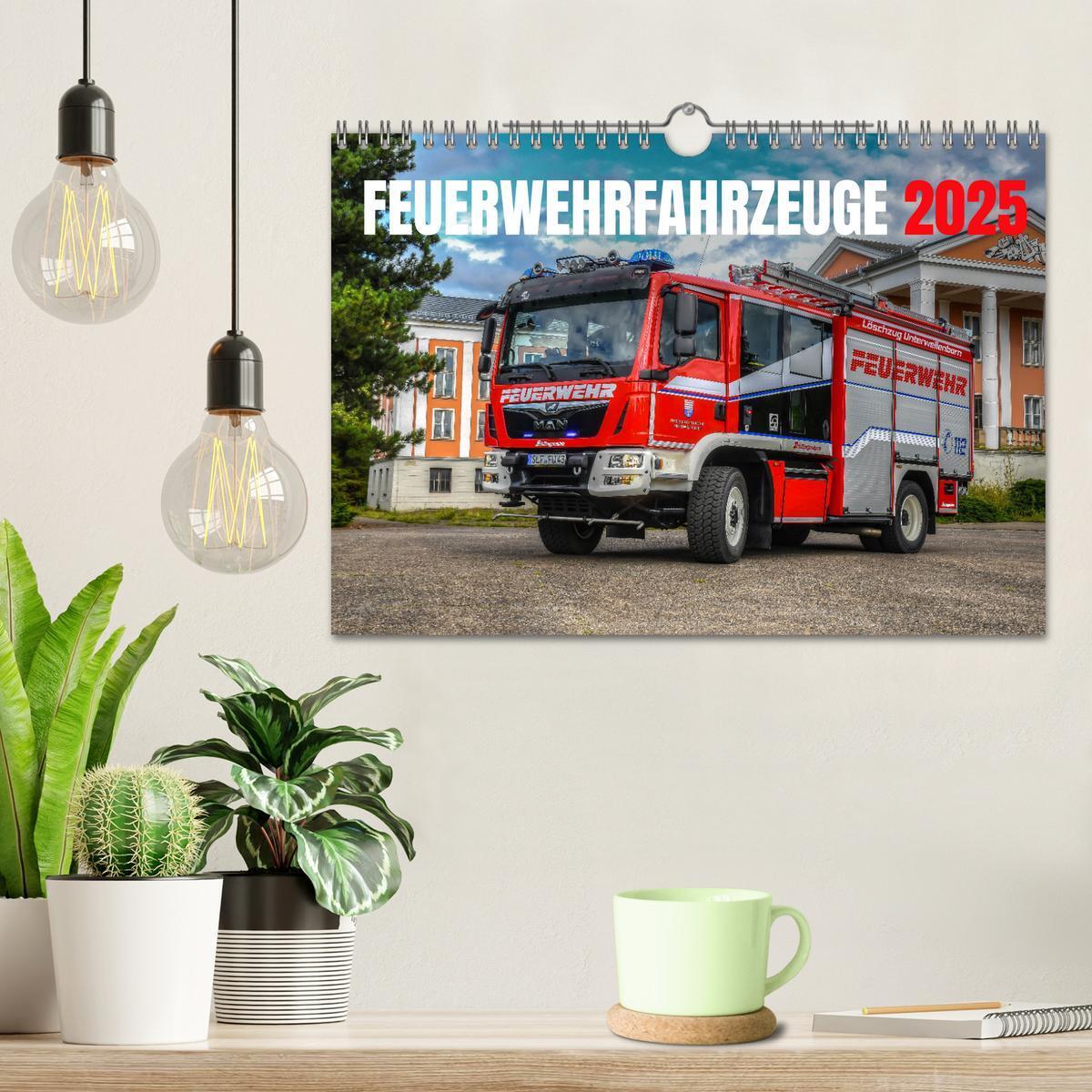 Bild: 9783435037322 | Feuerwehrfahrzeuge (Wandkalender 2025 DIN A4 quer), CALVENDO...