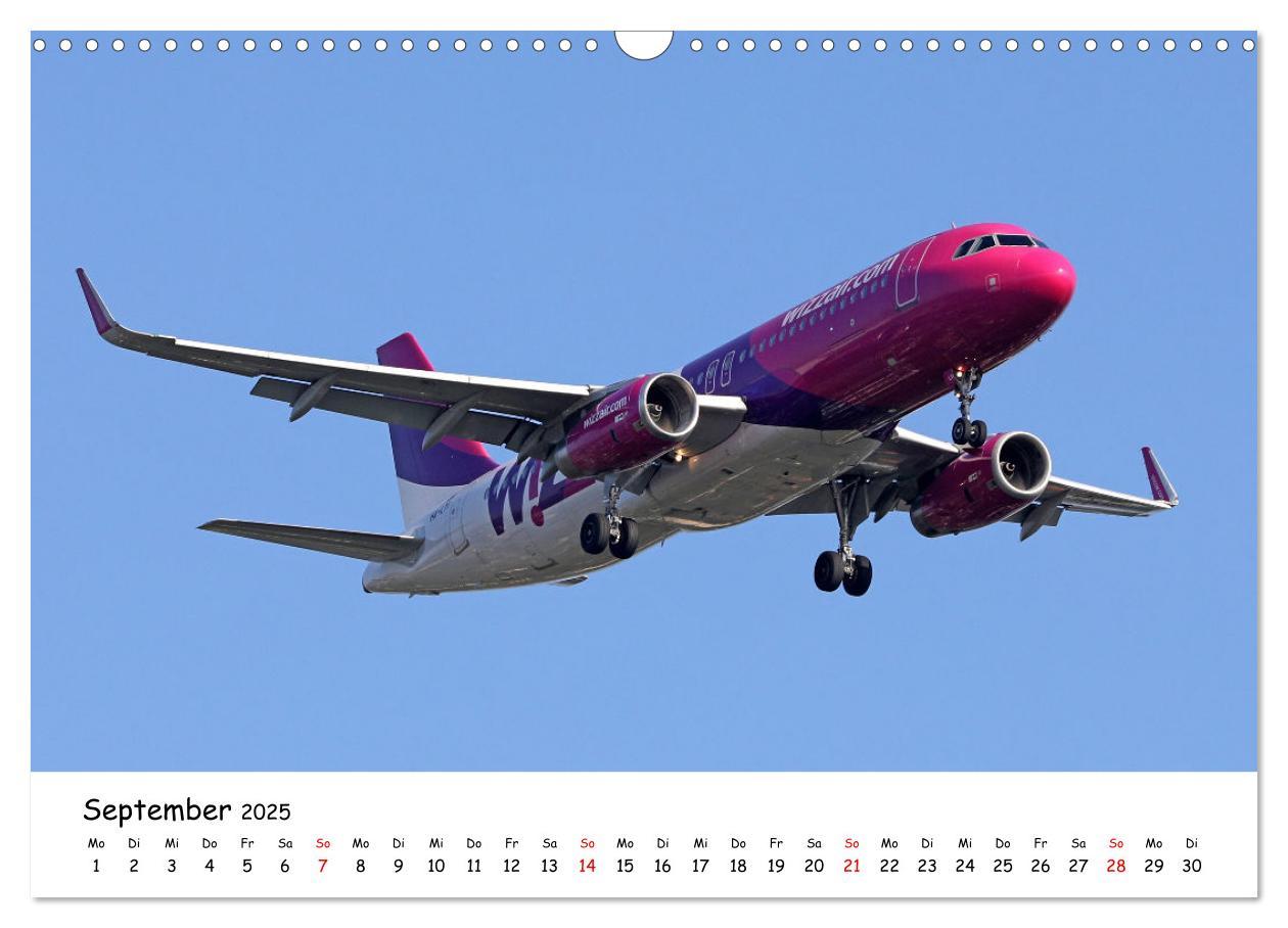 Bild: 9783435070411 | Flugzeuge am blauen Himmel (Wandkalender 2025 DIN A3 quer),...