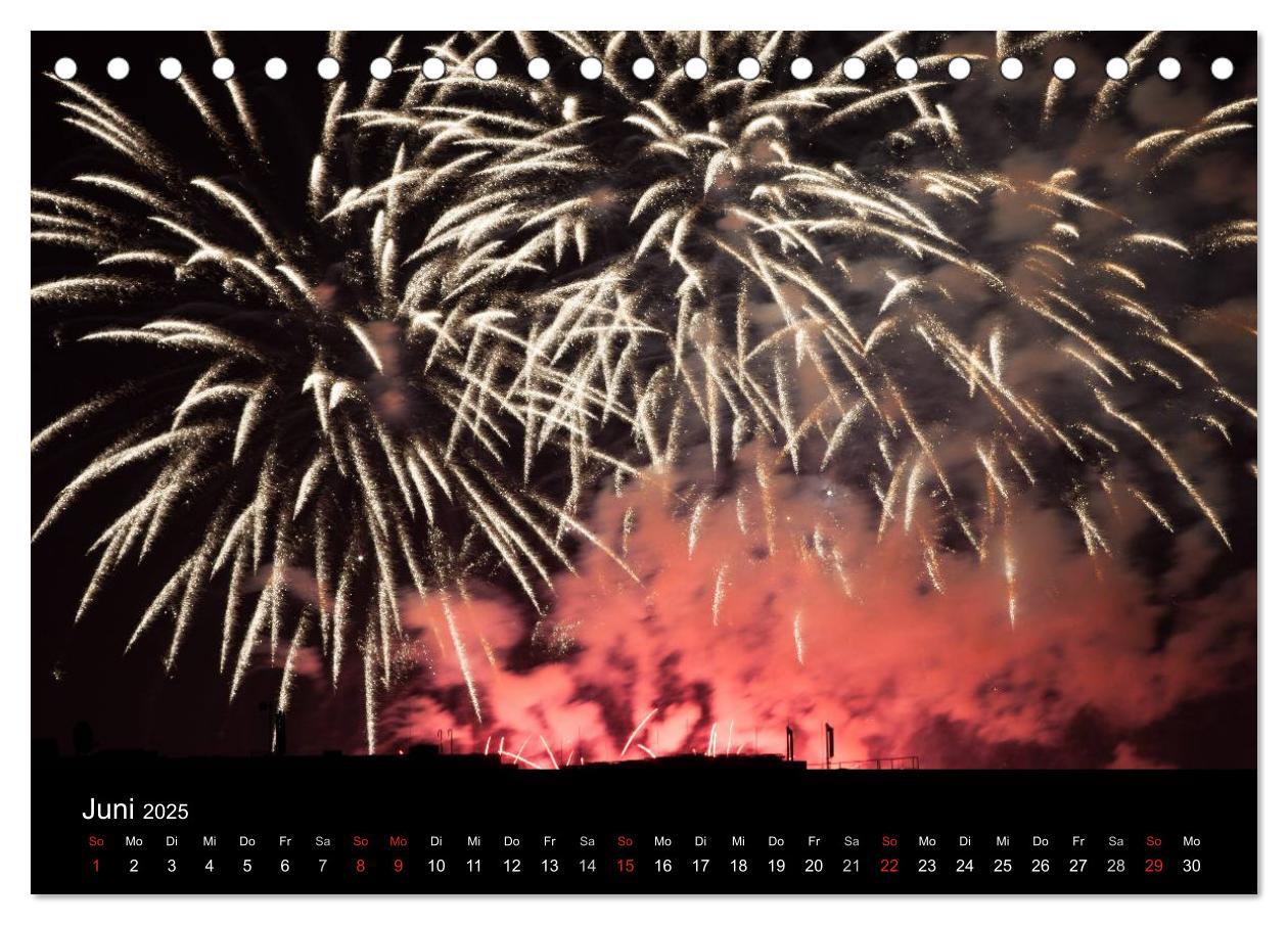 Bild: 9783435787432 | Feuerwerk (Tischkalender 2025 DIN A5 quer), CALVENDO Monatskalender