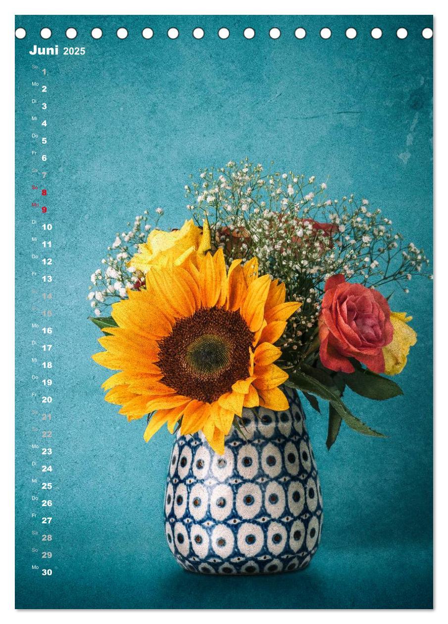 Bild: 9783457048610 | Blumenschmuck in Bunzlau Keramik (Tischkalender 2025 DIN A5 hoch),...