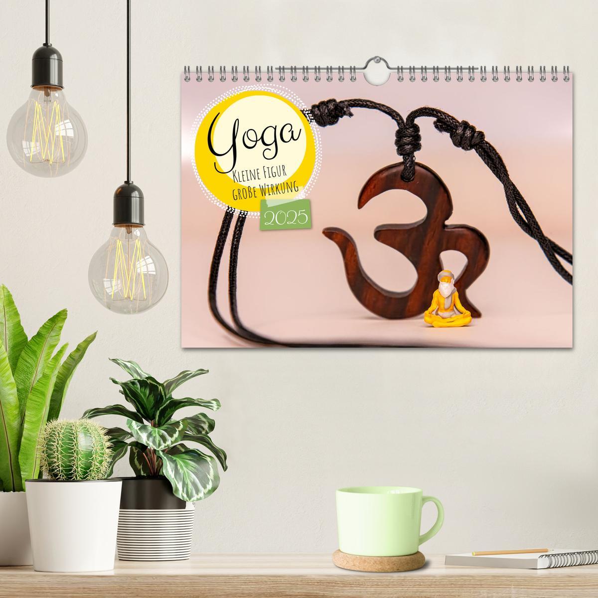 Bild: 9783457173022 | Yoga - Kleine Figur, große Wirkung (Wandkalender 2025 DIN A4 quer),...