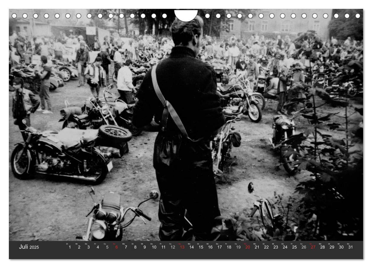 Bild: 9783435532681 | east Rider - Biker und Bikes aus der DDR (Wandkalender 2025 DIN A4...