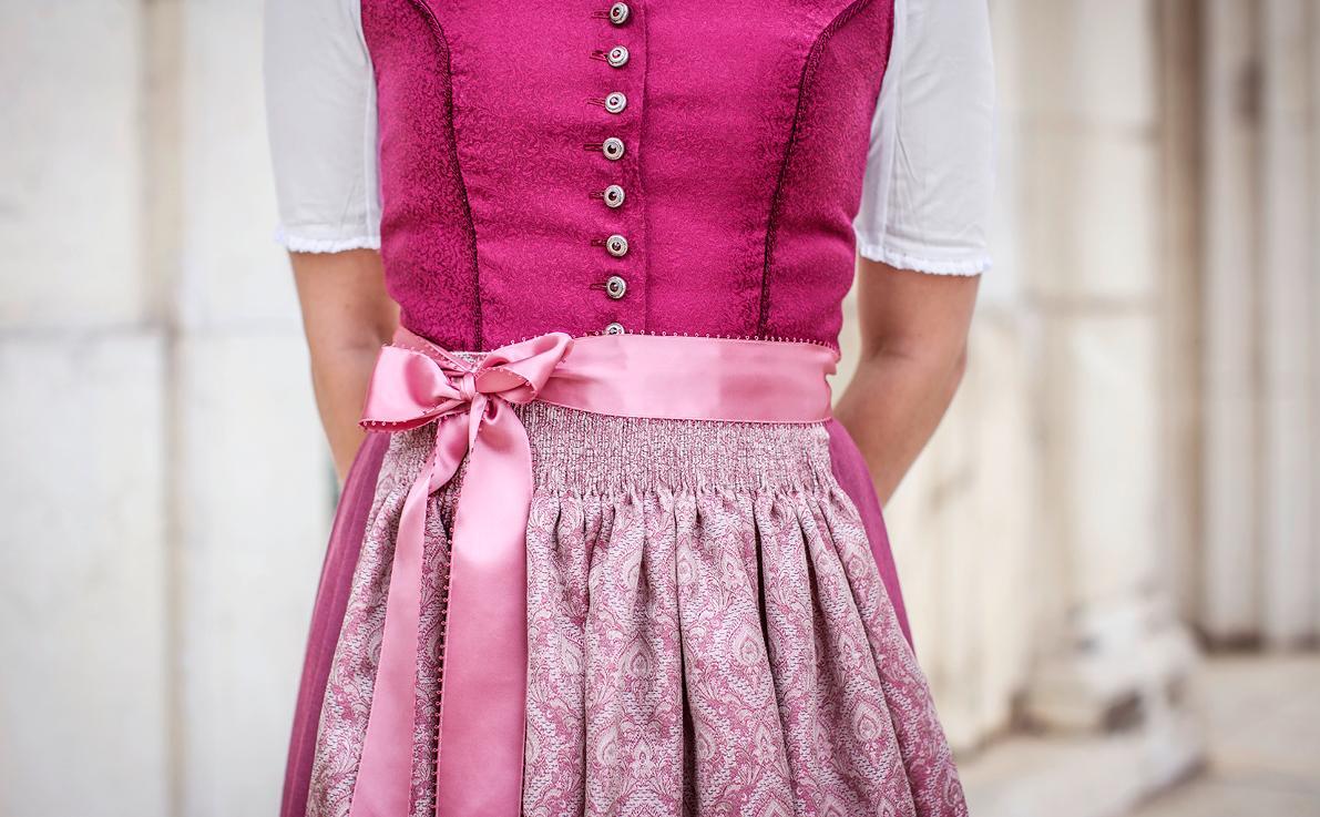 Bild: 9783710402197 | Mein selbst genähtes Dirndl | Dorothea Wilhelm (u. a.) | Buch | 136 S.