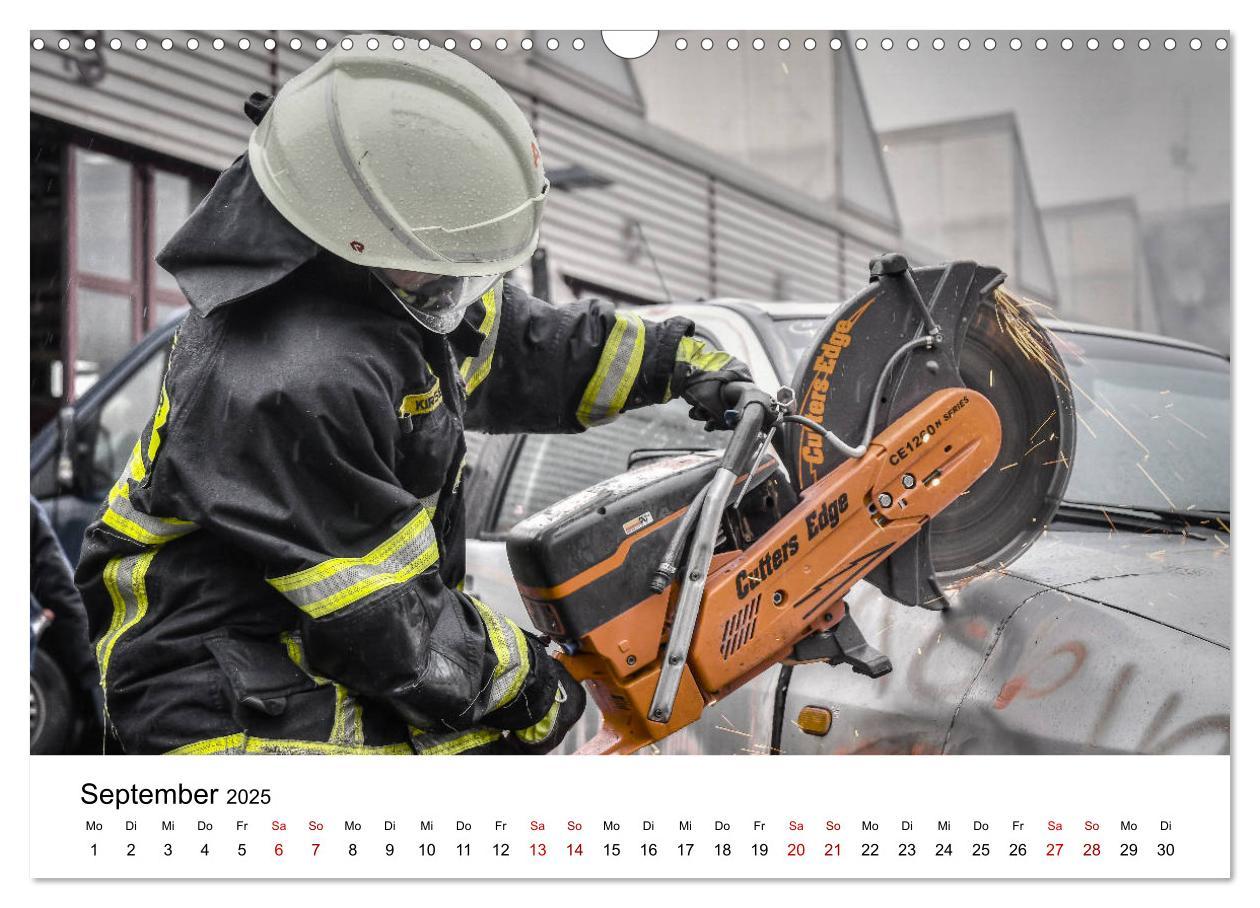 Bild: 9783435121199 | FEUERWEHR IM EINSATZ (Wandkalender 2025 DIN A3 quer), CALVENDO...