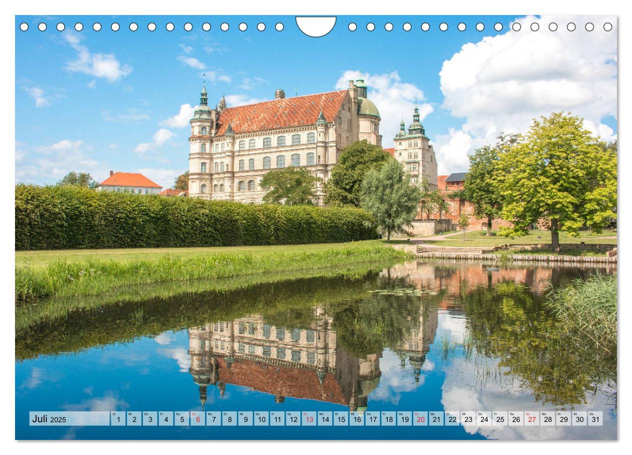 Bild: 9783435197705 | Altes Güstrow (Wandkalender 2025 DIN A4 quer), CALVENDO Monatskalender