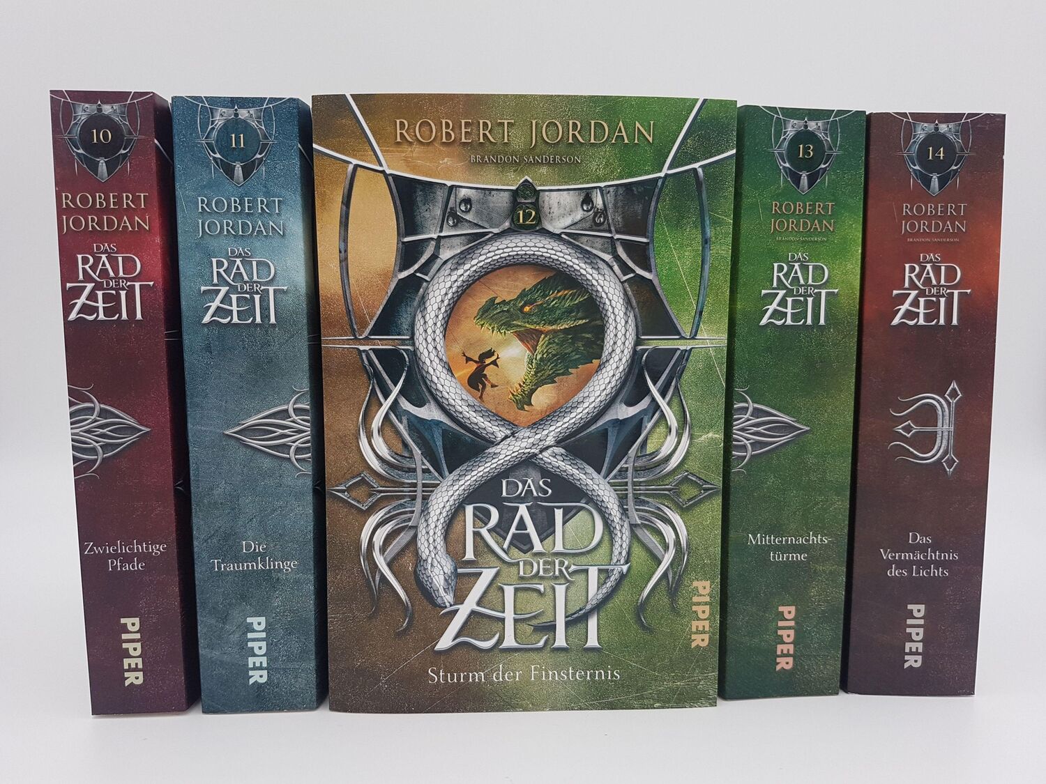 Bild: 9783492707220 | Das Rad der Zeit 12 | Robert Jordan (u. a.) | Taschenbuch | 896 S.