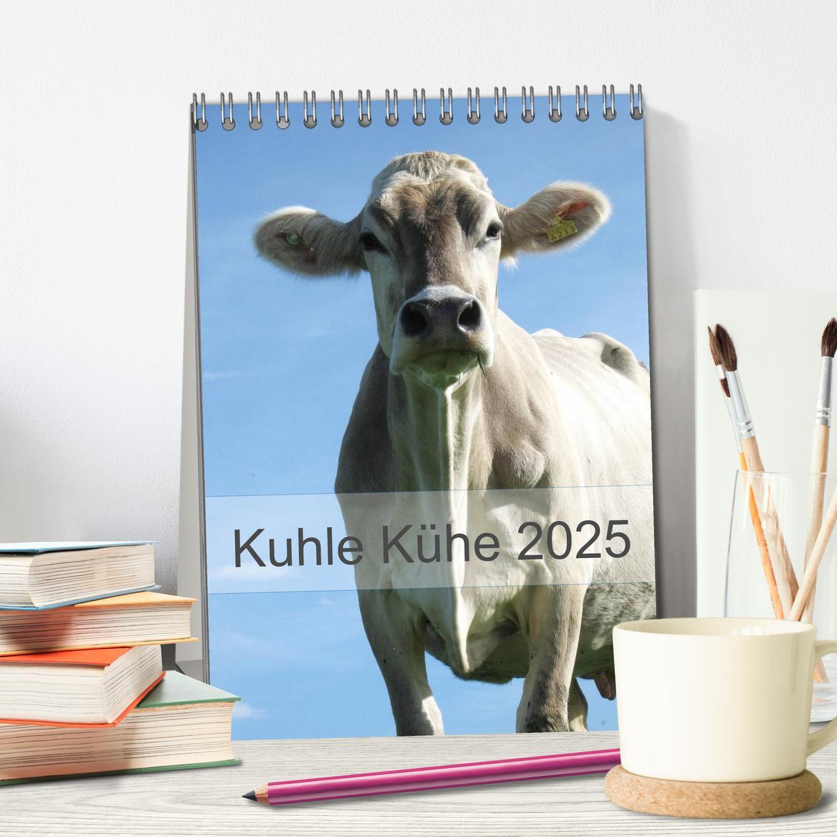 Bild: 9783457032671 | Kuhle Kühe 2025 (Tischkalender 2025 DIN A5 hoch), CALVENDO...