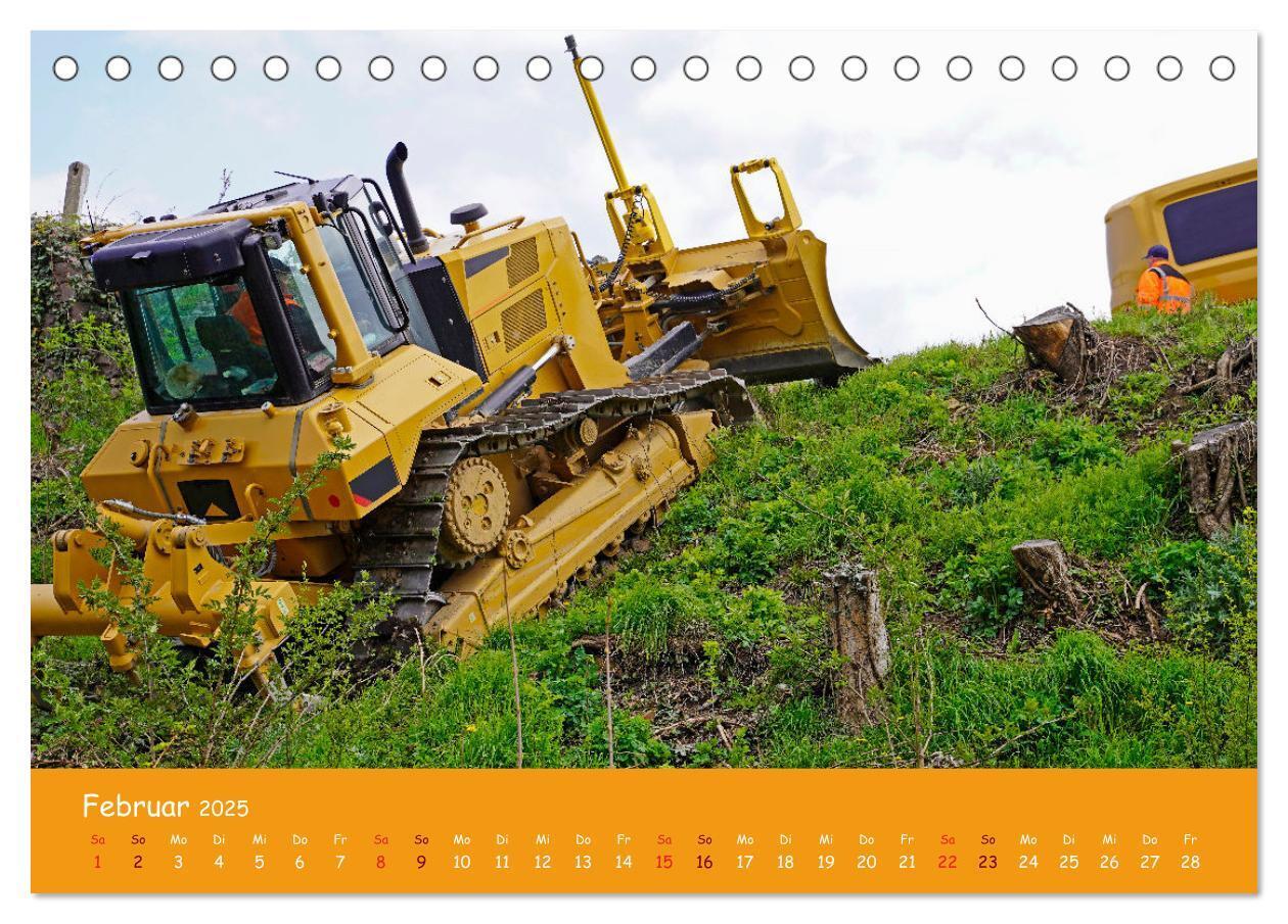 Bild: 9783383998478 | Baumaschinen im Einsatz (Tischkalender 2025 DIN A5 quer), CALVENDO...