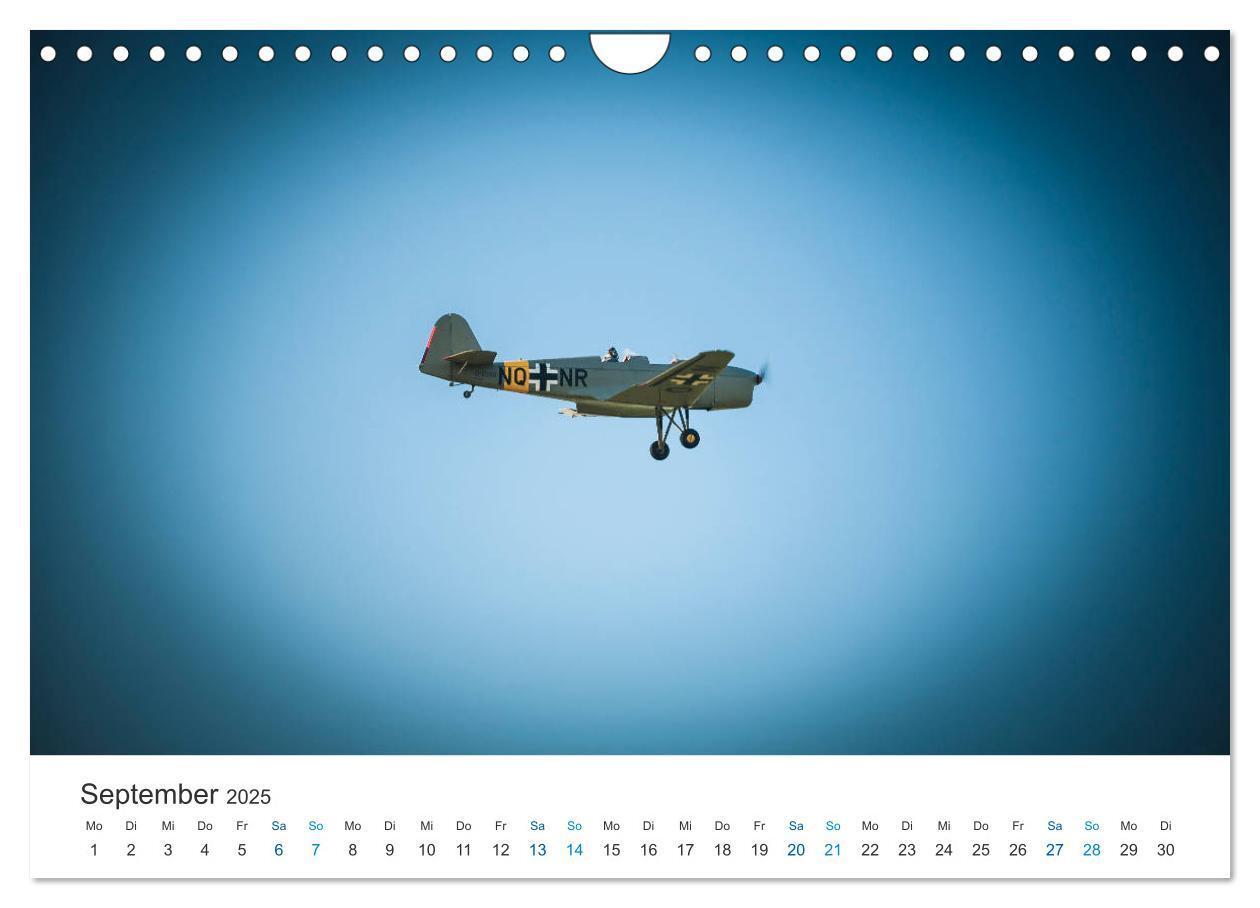 Bild: 9783435830251 | AVIATION CLASSICS seen by custompix.de (Wandkalender 2025 DIN A4...