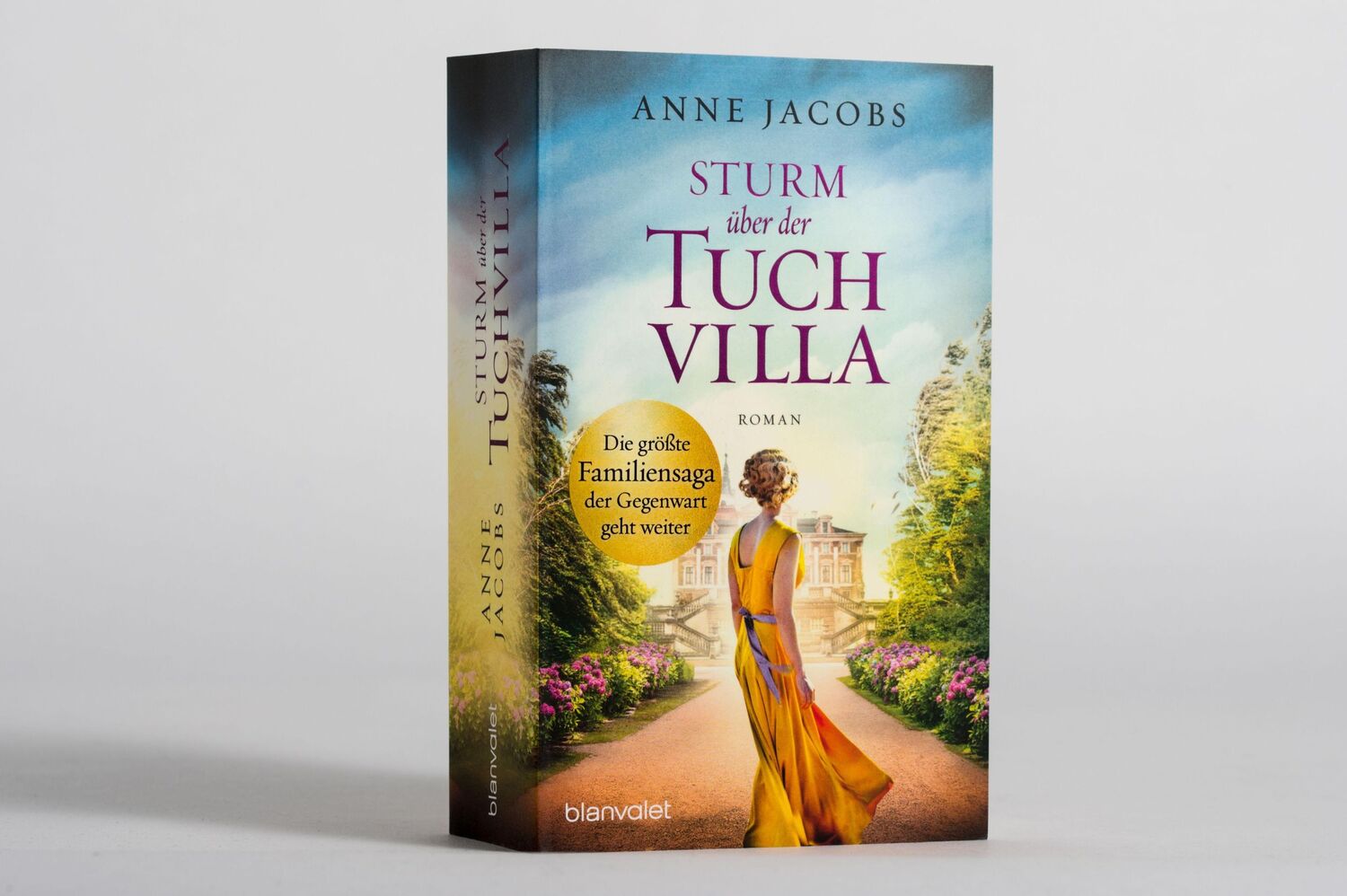 Bild: 9783734107733 | Sturm über der Tuchvilla | Roman | Anne Jacobs | Taschenbuch | 688 S.