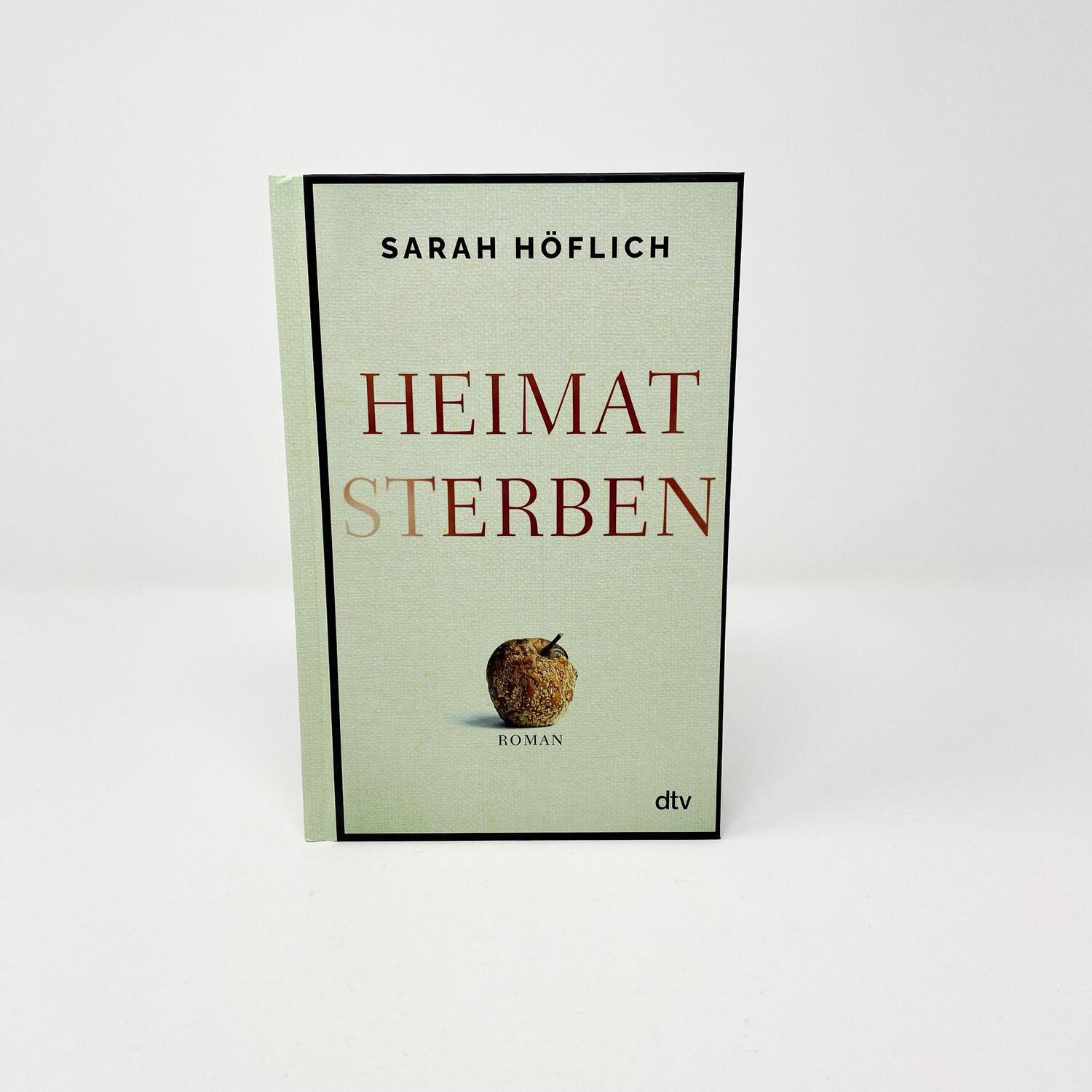 Bild: 9783423219709 | Heimatsterben | Roman | Sarah Höflich | Buch | 384 S. | Deutsch | 2021