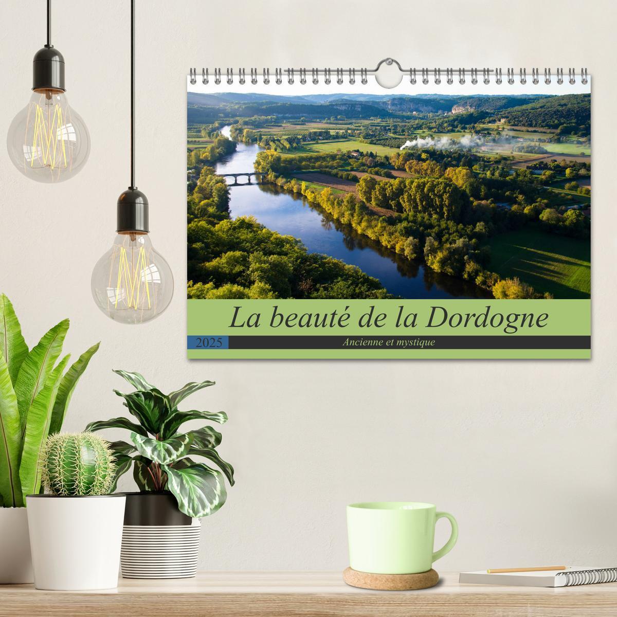 Bild: 9781325944002 | La beauté de la Dordogne ¿ Ancienne et mystique (Calendrier mural...