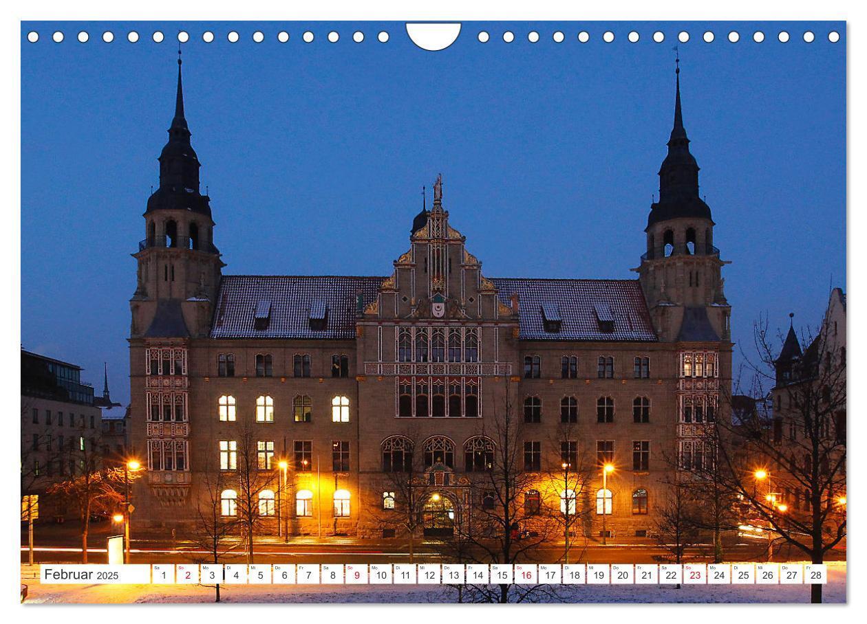 Bild: 9783435077021 | HALLE SAALE BEI NACHT (Wandkalender 2025 DIN A4 quer), CALVENDO...