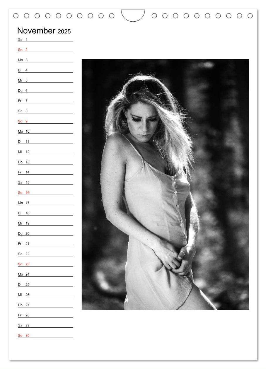 Bild: 9783457030271 | Mode in schwarz und weiß (Wandkalender 2025 DIN A4 hoch), CALVENDO...