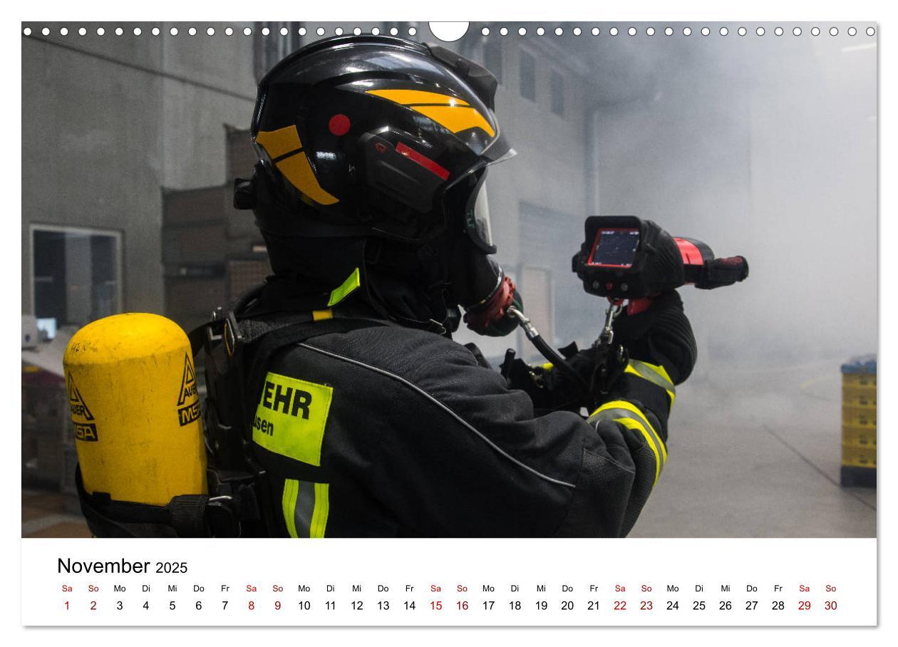 Bild: 9783435121199 | FEUERWEHR IM EINSATZ (Wandkalender 2025 DIN A3 quer), CALVENDO...