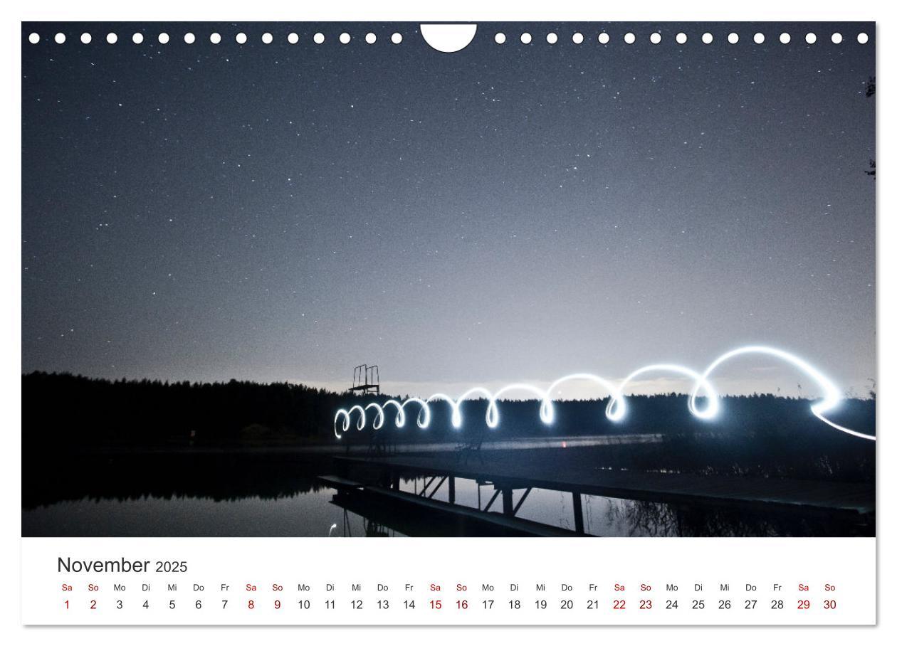 Bild: 9783435351701 | Lightpainting - Malen mit Licht und Zeit (Wandkalender 2025 DIN A4...