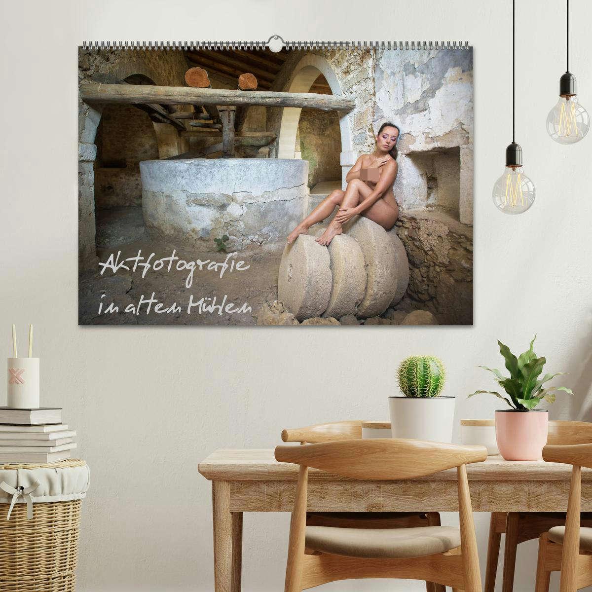 Bild: 9783435351961 | Aktfotografie in alten Mühlen (Wandkalender 2025 DIN A2 quer),...