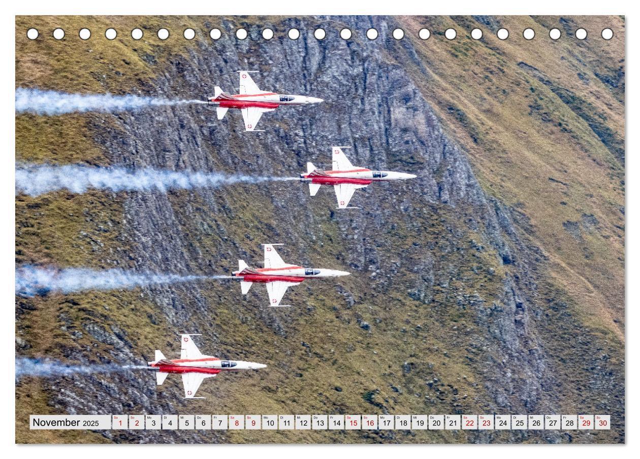 Bild: 9783383762055 | Axalp Airshow (Tischkalender 2025 DIN A5 quer), CALVENDO...